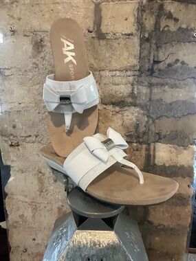 Anne Klein White Bow Thong Sandals with Metallic Accent
